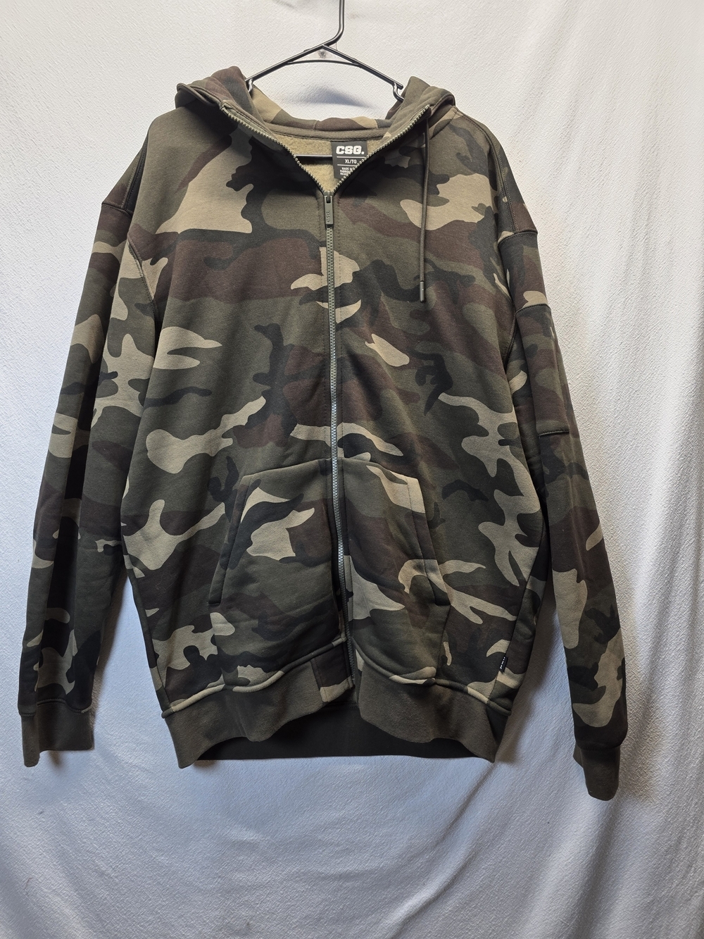 CSG Camo Zip-Up Hoodie Long Sleeve With Kangaroo Pockets Zippered Pocket On Arm